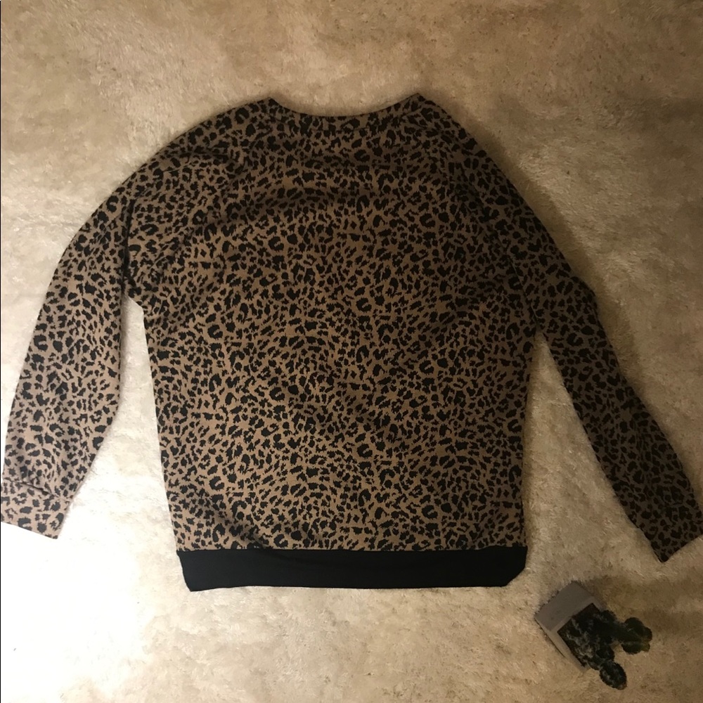Leopard Sweater - Picture 7 of 8
